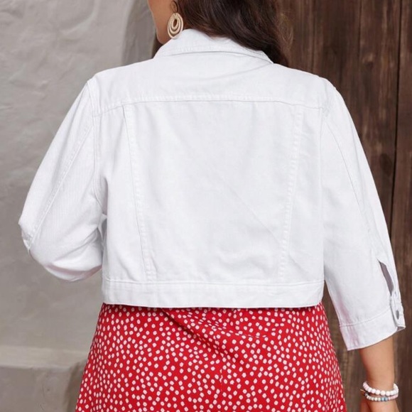 Plus Light Wash Button 3/4 Sleeve denim Cropped Jean Jacket - Picture 9 of 13